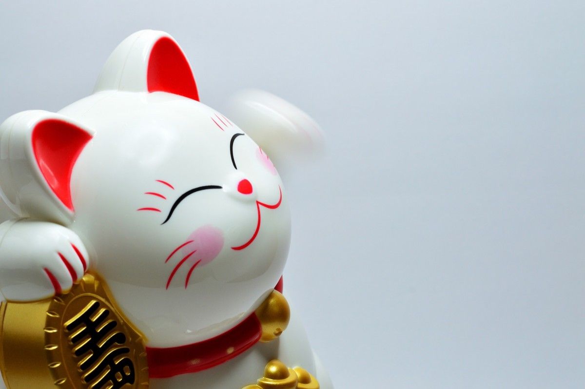 Manekineko japonés del gato de la suerte de cerámica, NEKO